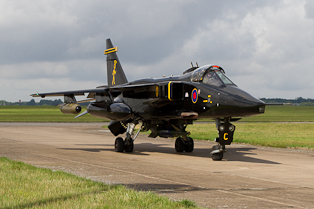 DCAE Jaguar GR1A XX965 returning photo 314x